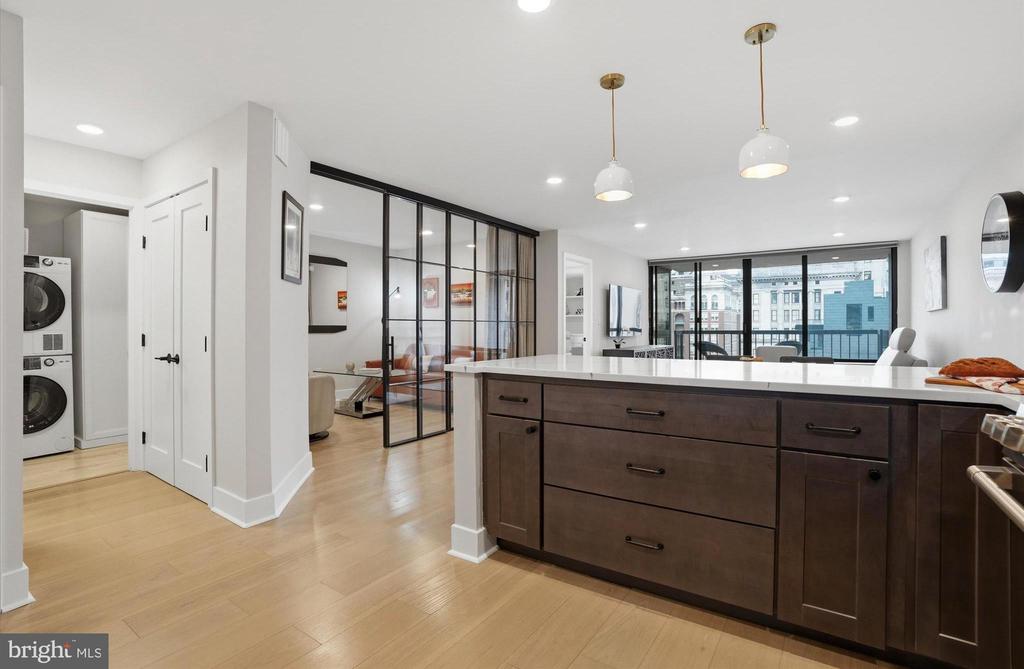 241 S 6TH ST 1304F