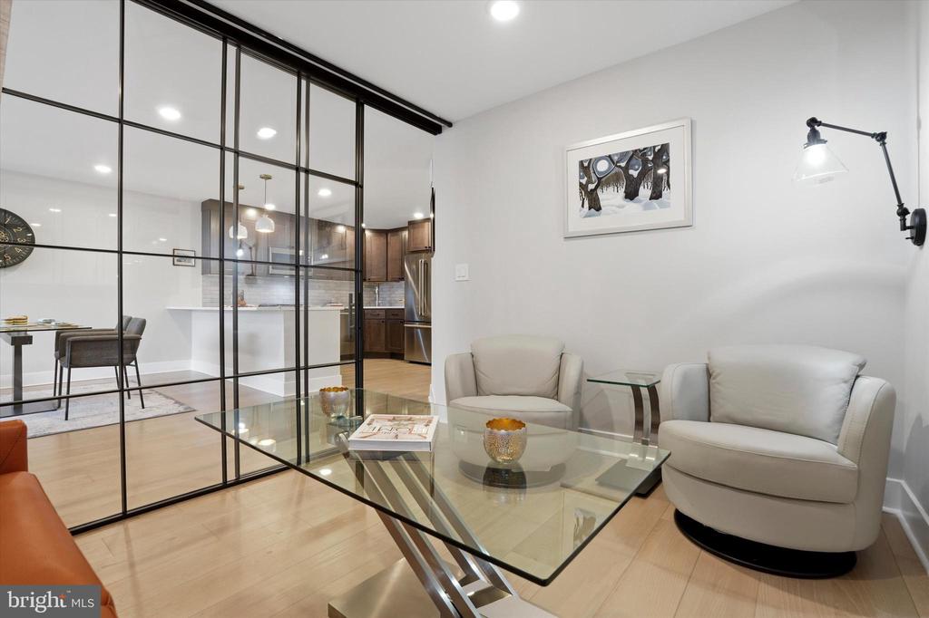 241 S 6TH ST 1304F