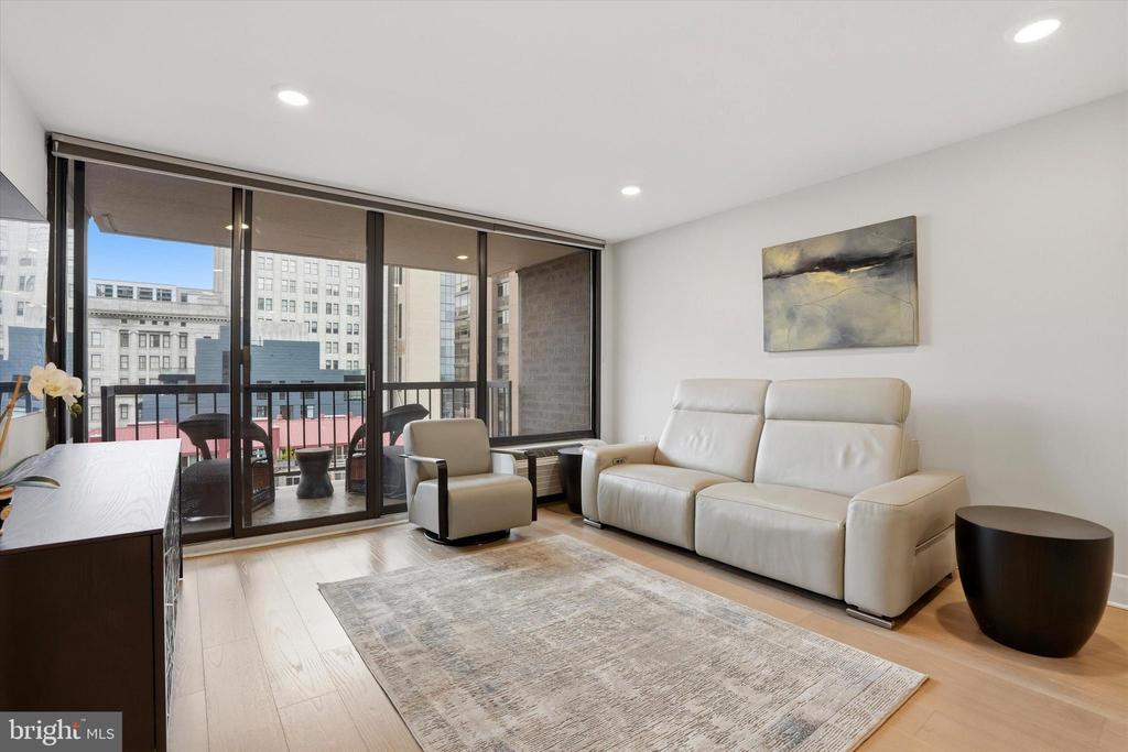 241 S 6TH ST 1304F