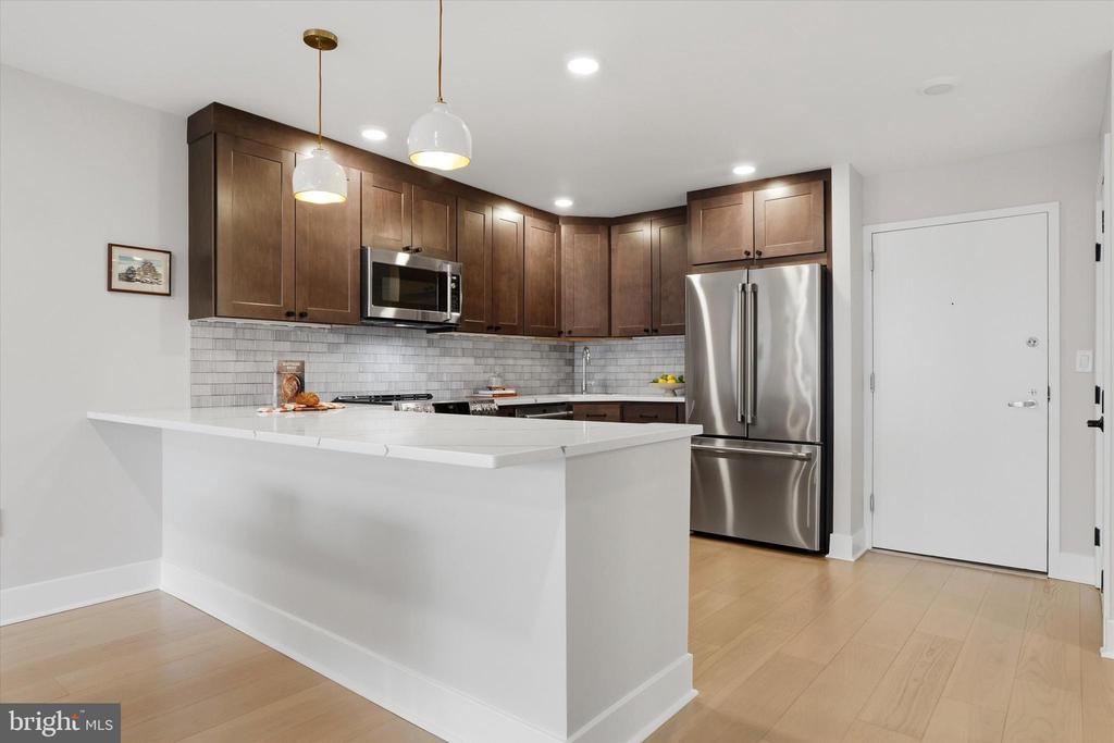 241 S 6TH ST 1304F