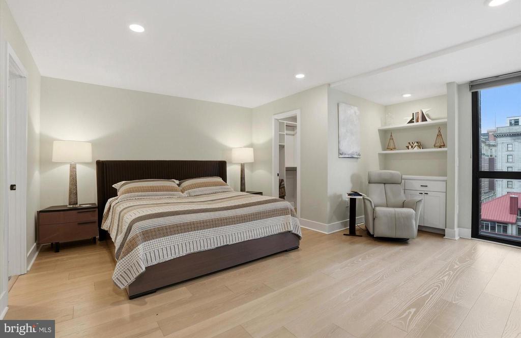 241 S 6TH ST 1304F