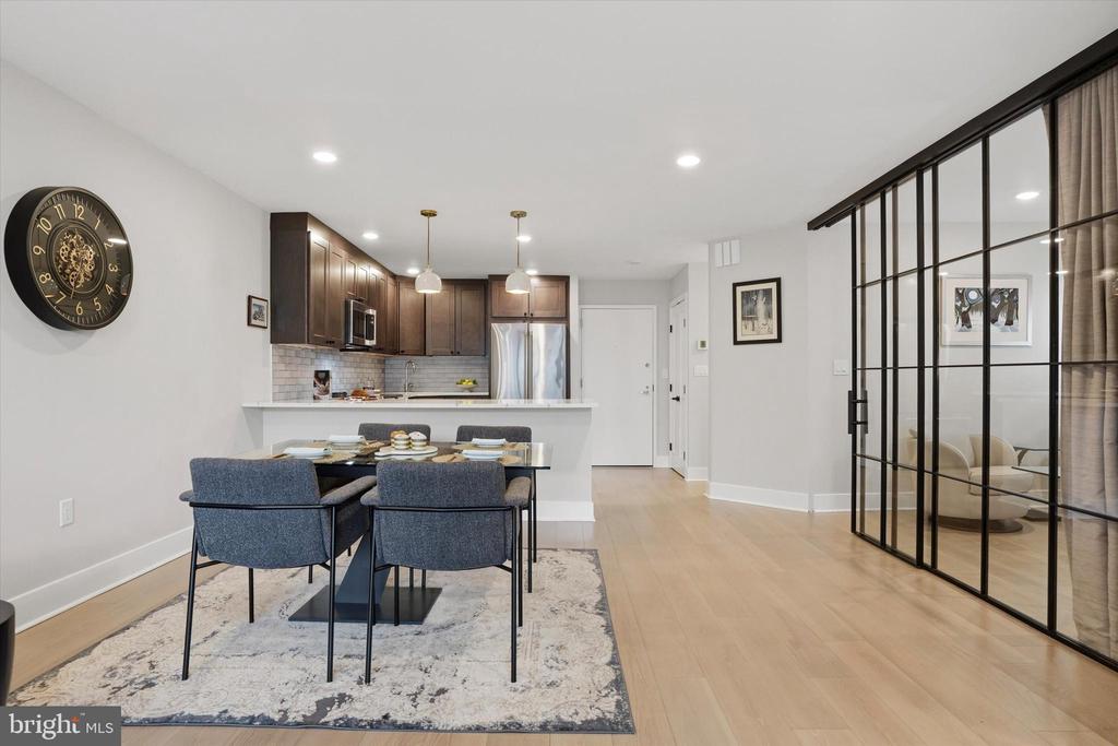241 S 6TH ST 1304F