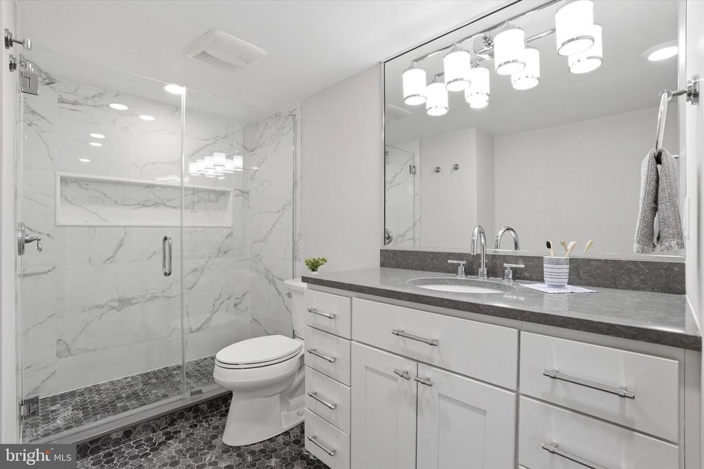 241 S 6TH ST 1304F