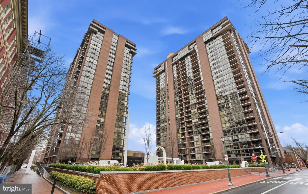 241 S 6TH ST 1304F