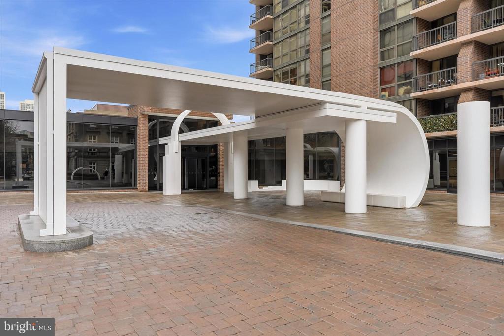 241 S 6TH ST 1304F
