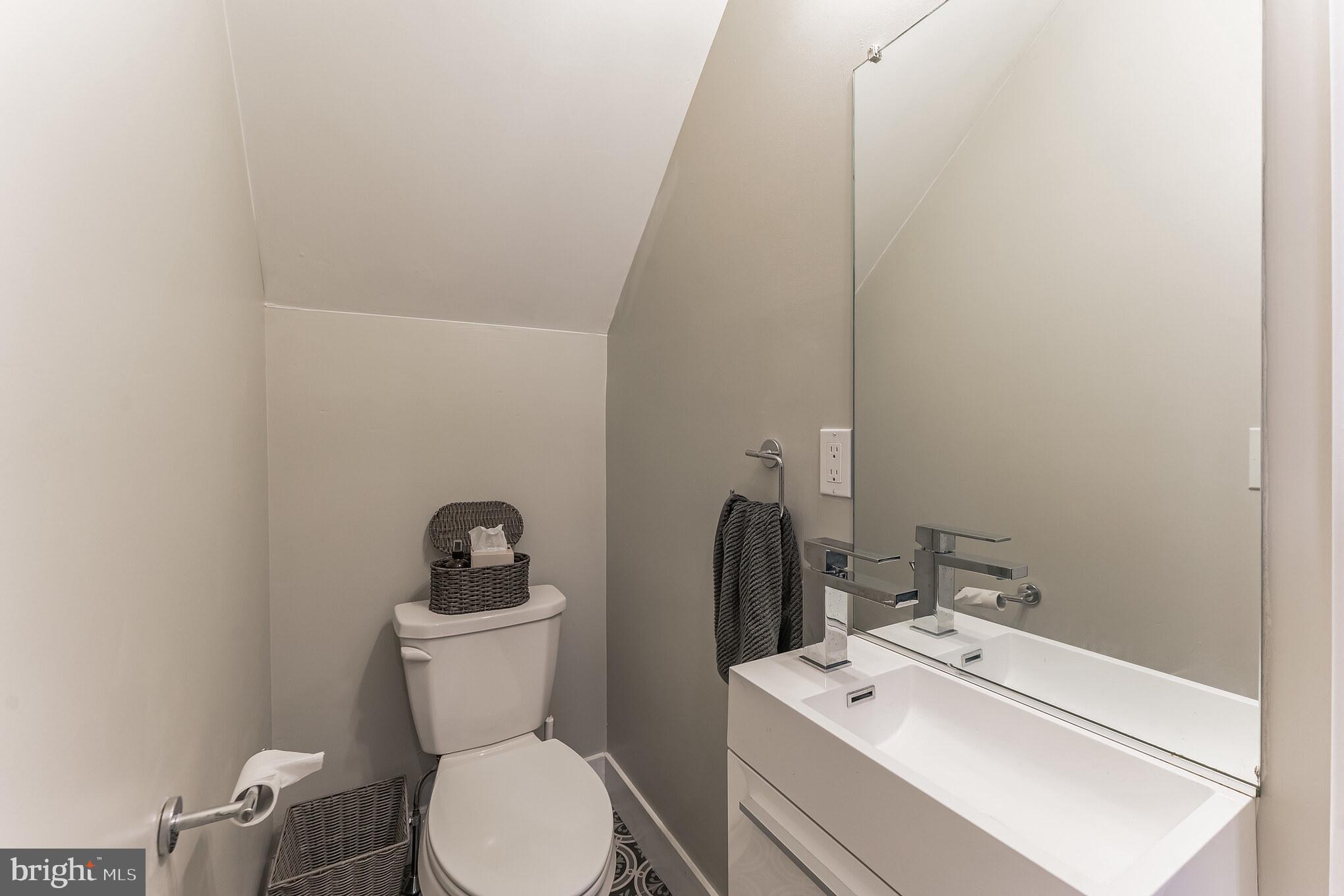 614 W MASTER STREET 1