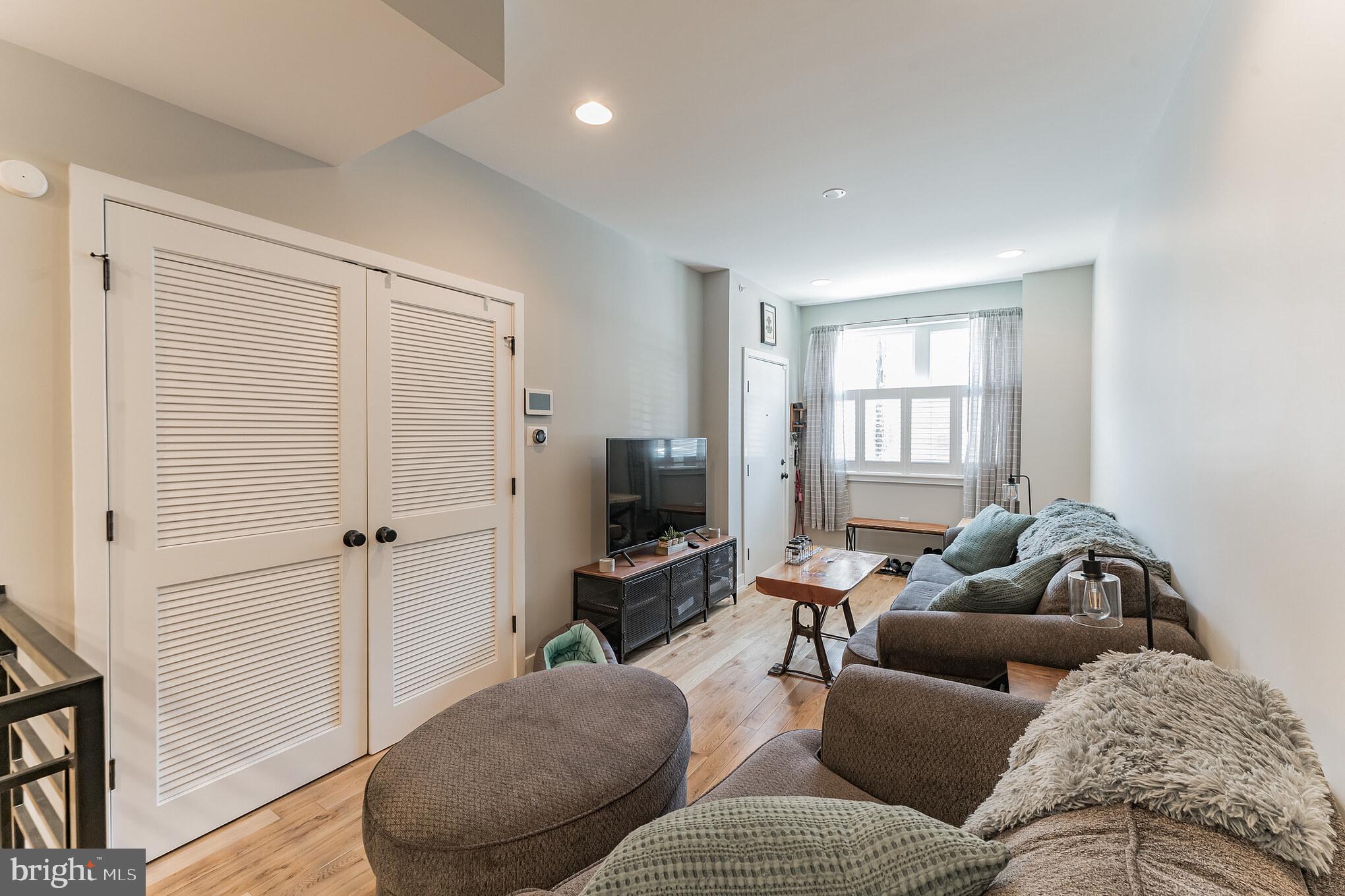 614 W MASTER STREET 1