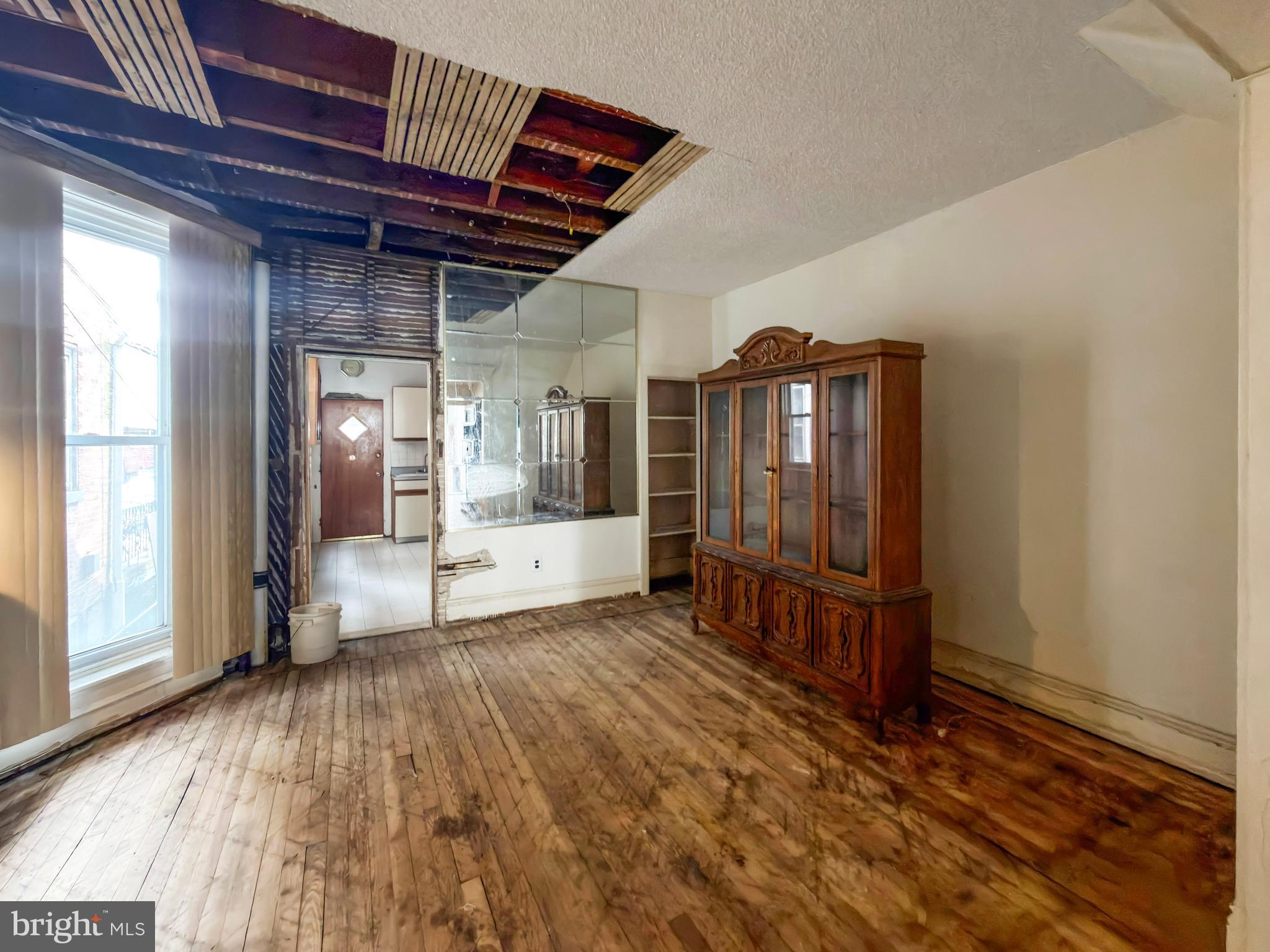 6144 CATHARINE STREET