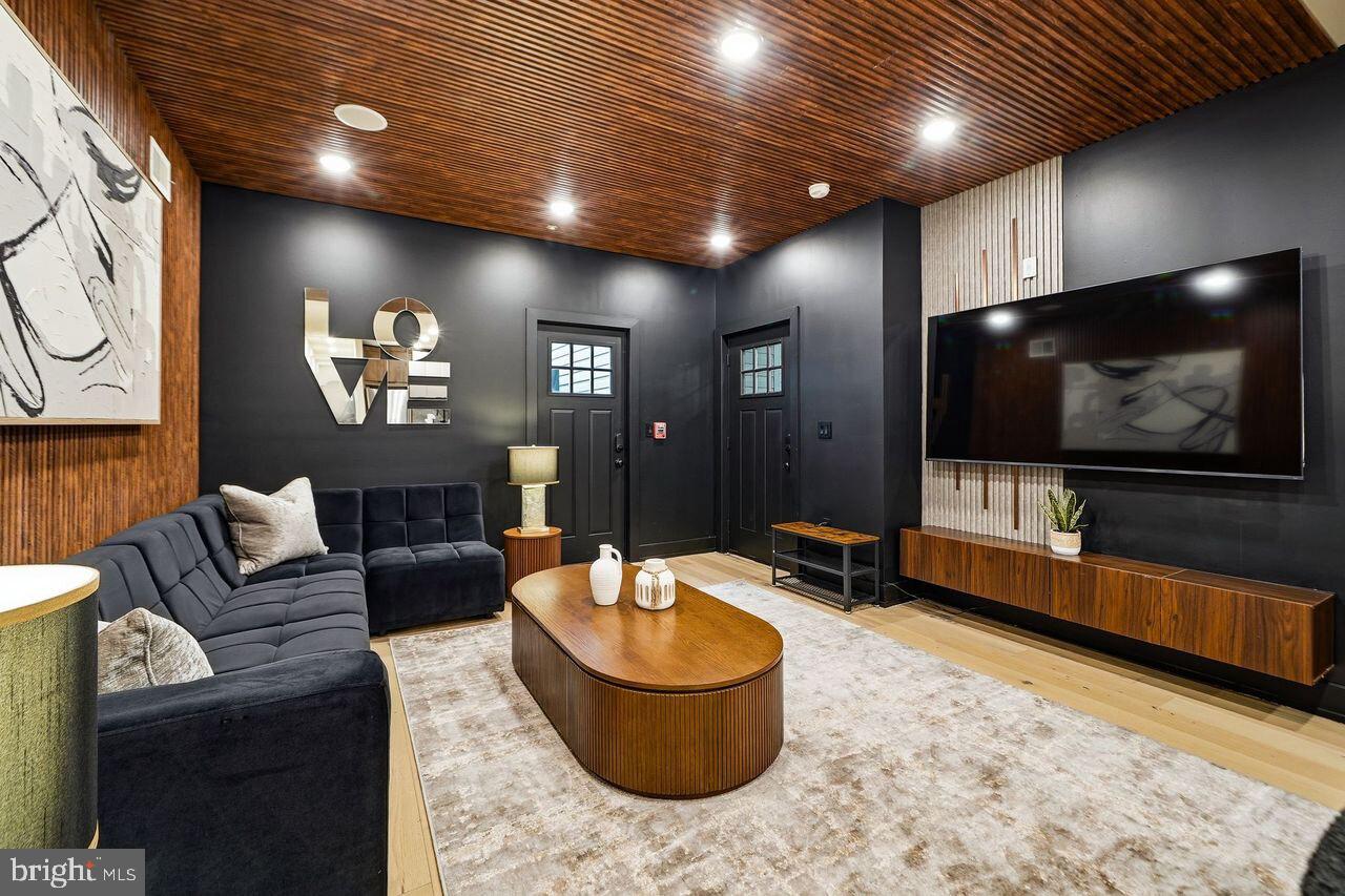 1214 E SUSQUEHANNA AVENUE 2