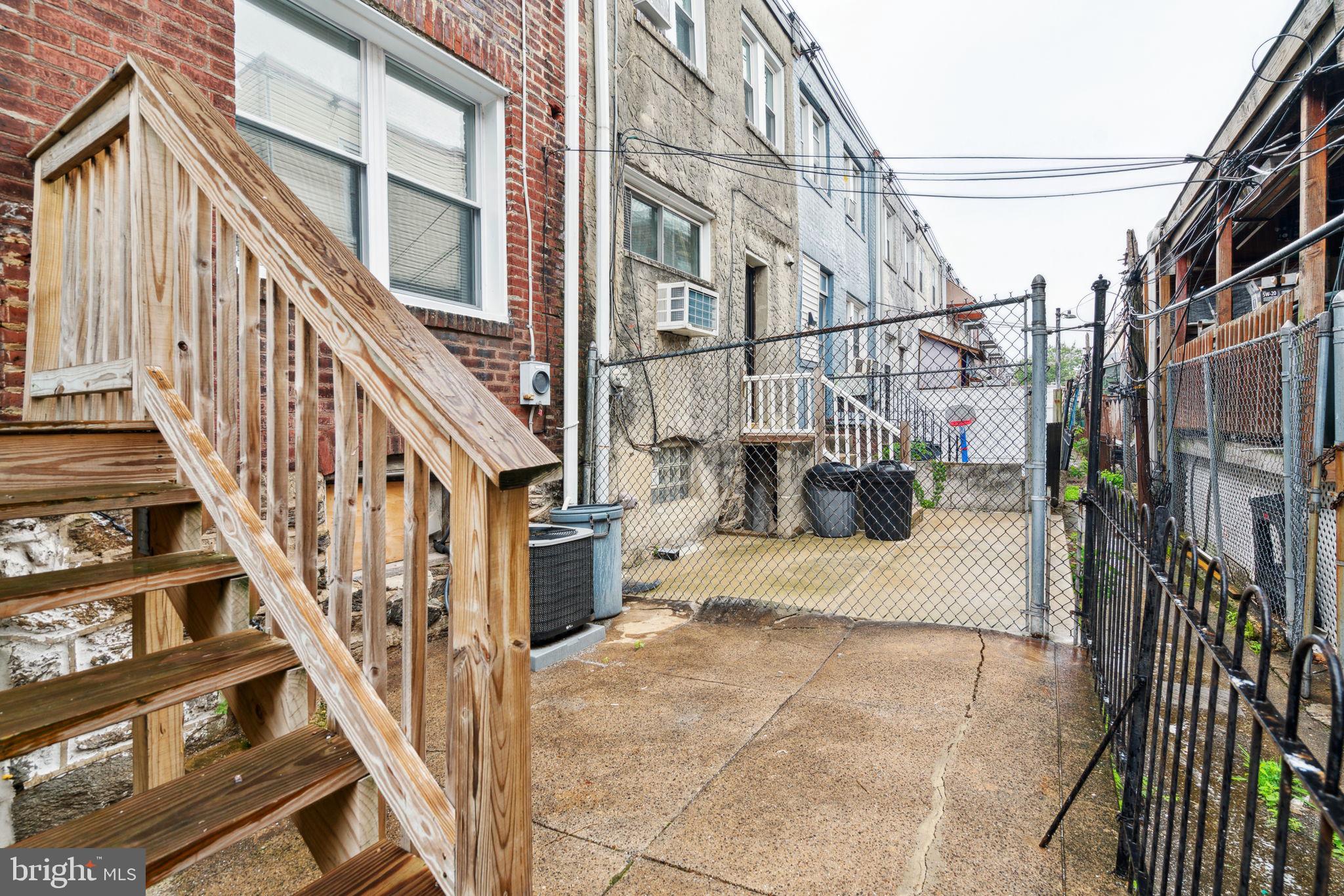 2041 S BUCKNELL STREET