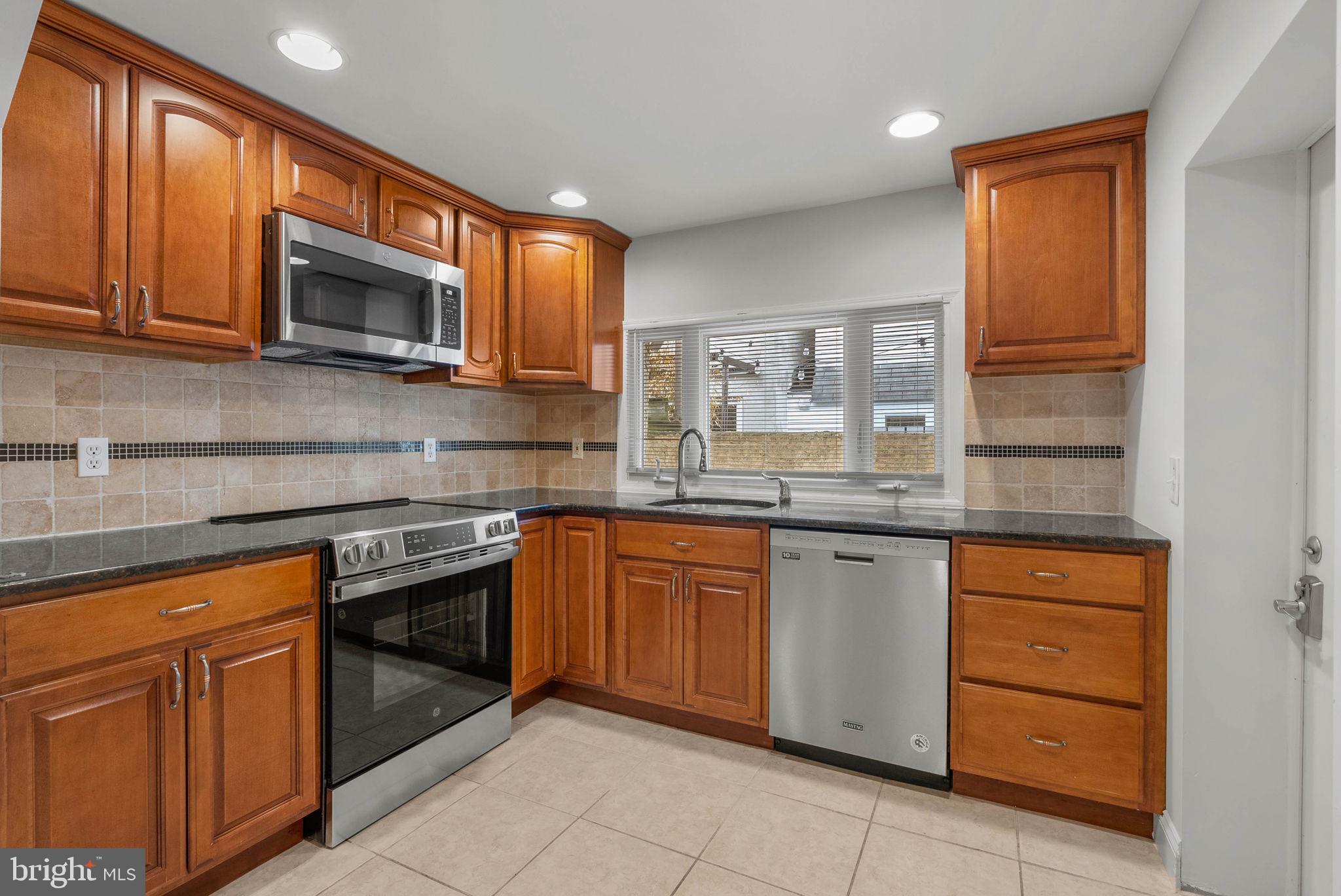 614 S LECOUNT STREET