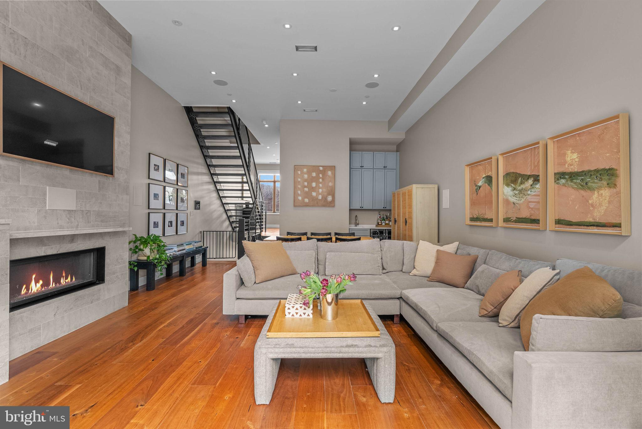 308 N 2ND STREET
