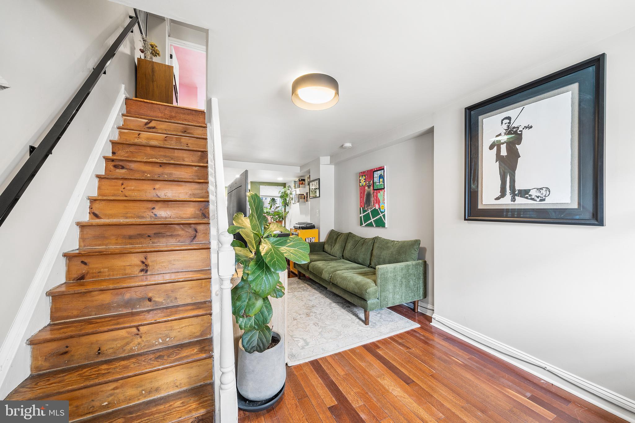 1567 E HEWSON STREET