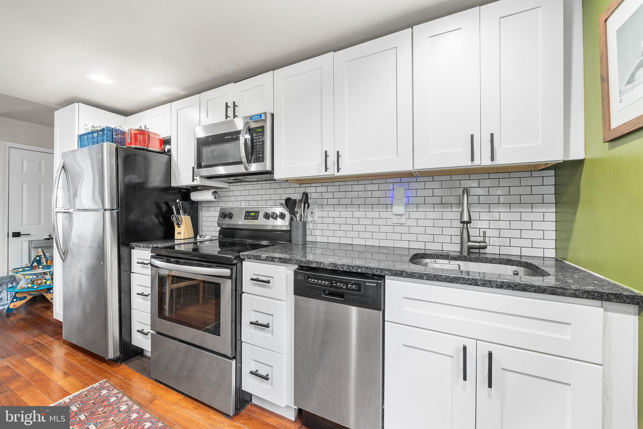 1567 E HEWSON STREET