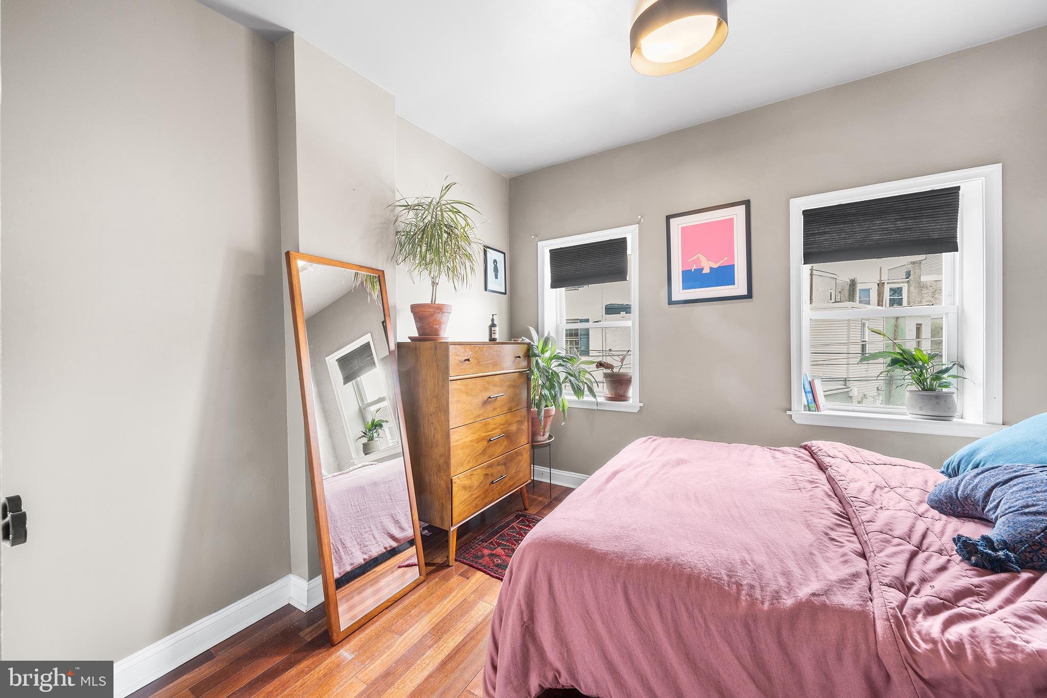 1567 E HEWSON STREET