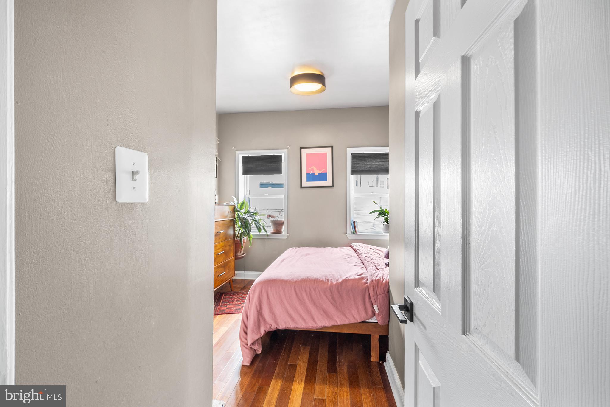 1567 E HEWSON STREET