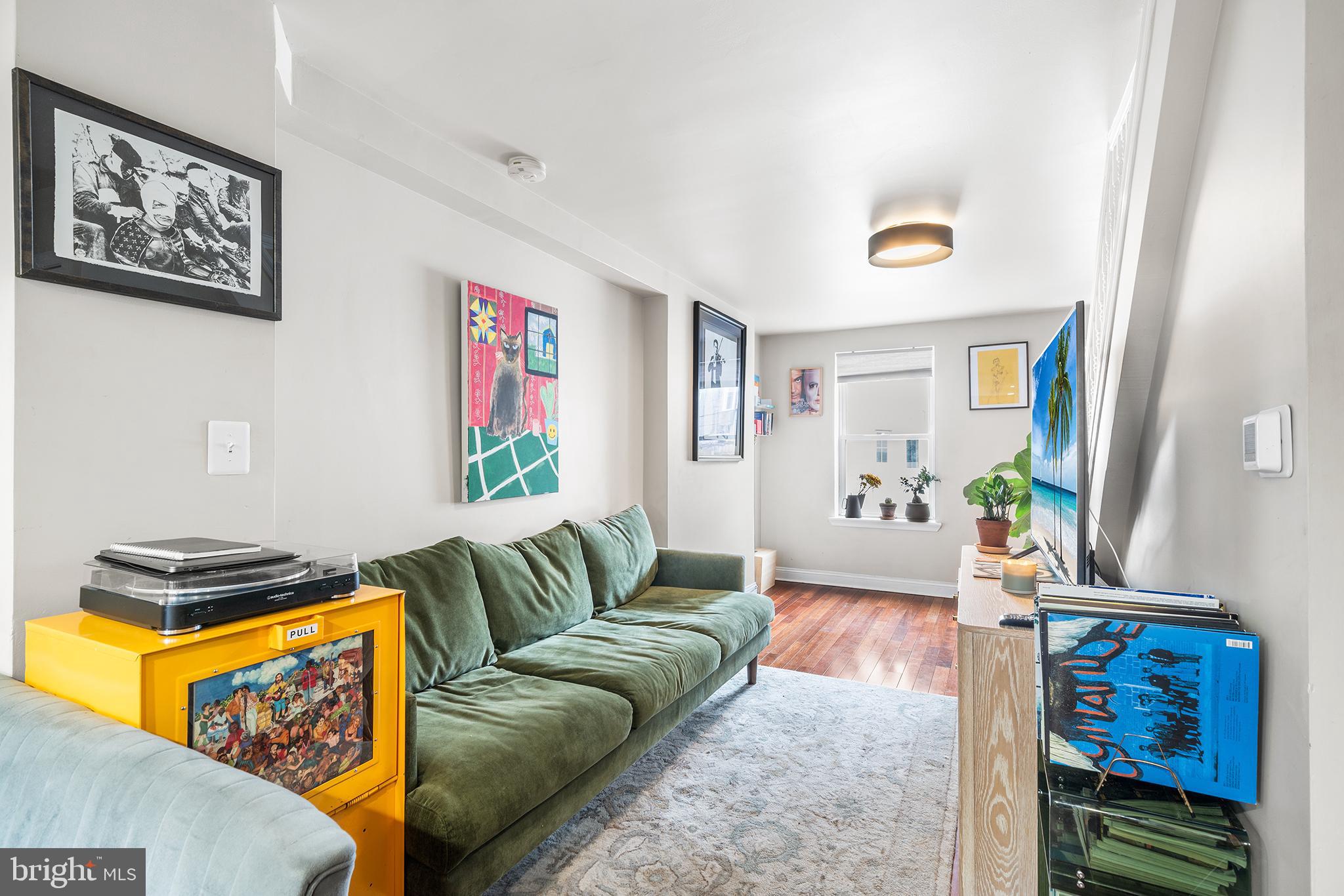 1567 E HEWSON STREET