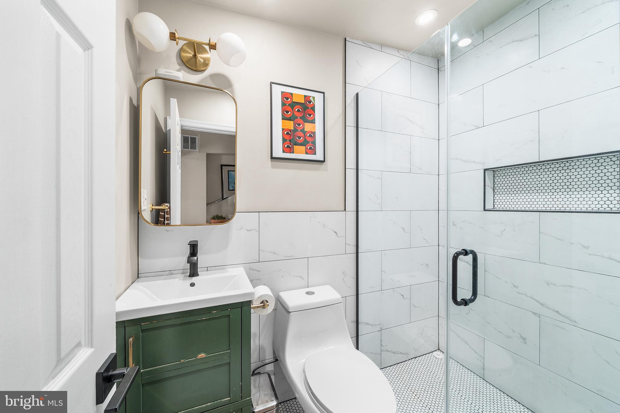 1567 E HEWSON STREET