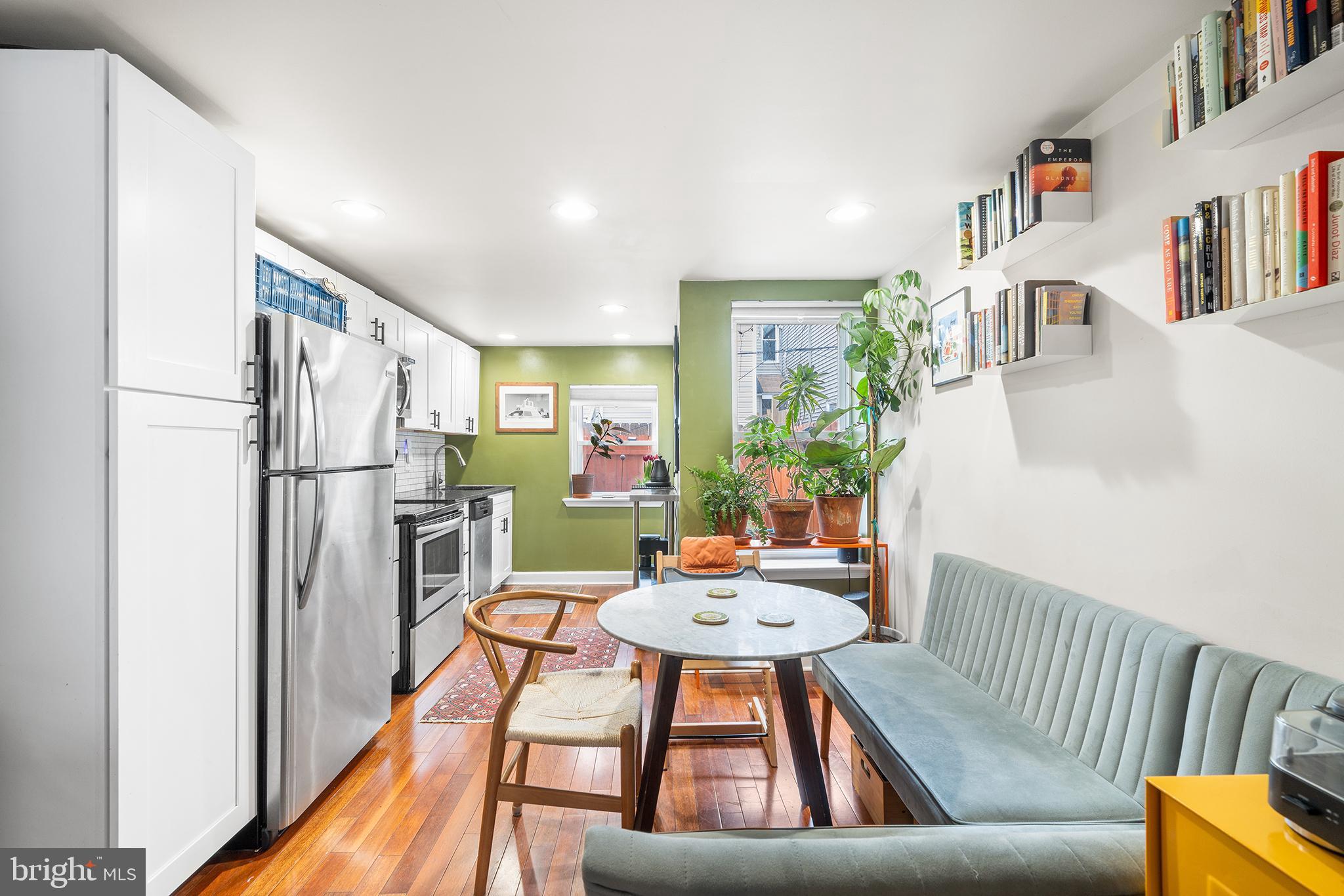 1567 E HEWSON STREET