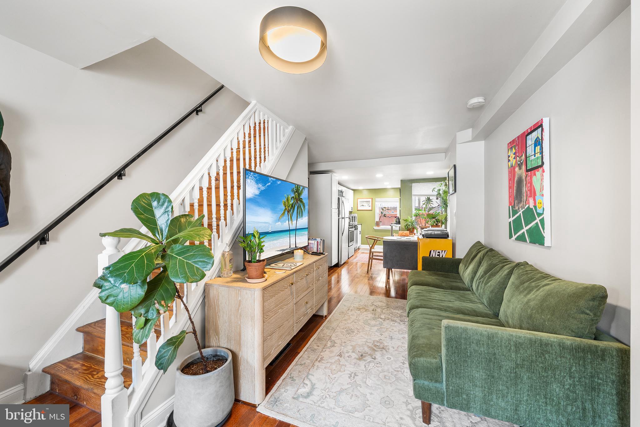 1567 E HEWSON STREET