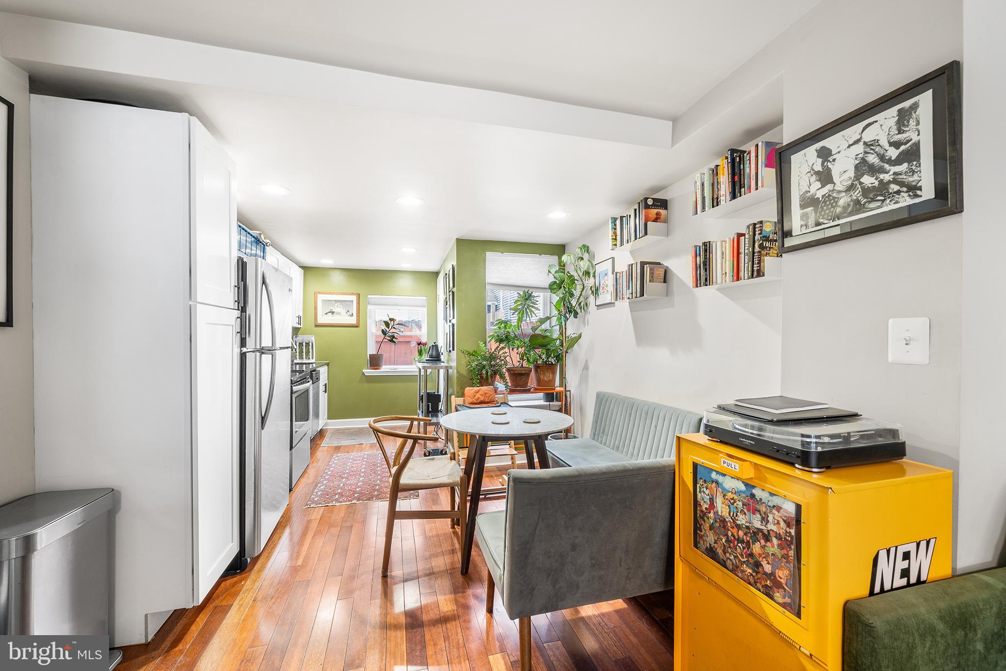 1567 E HEWSON STREET