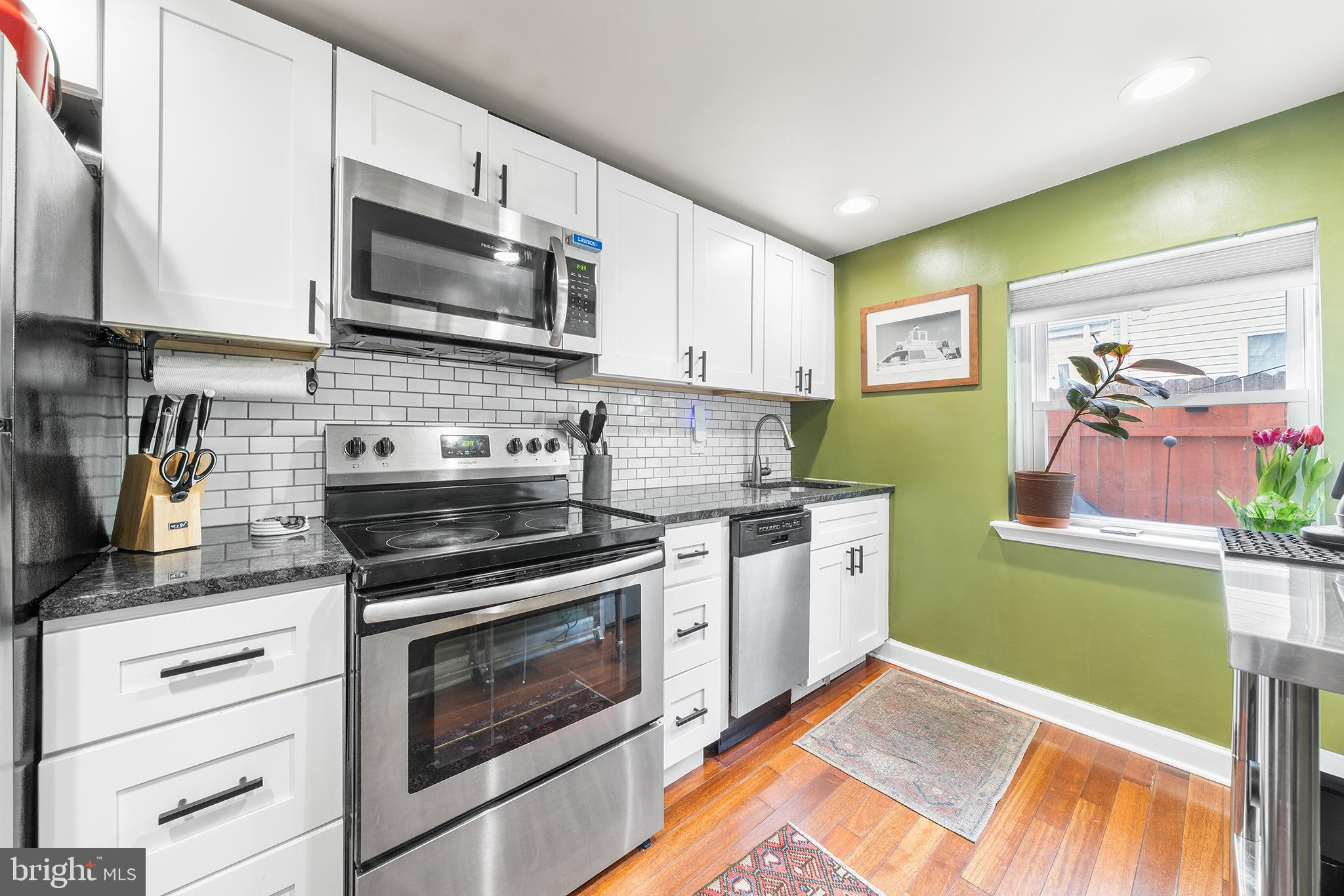 1567 E HEWSON STREET