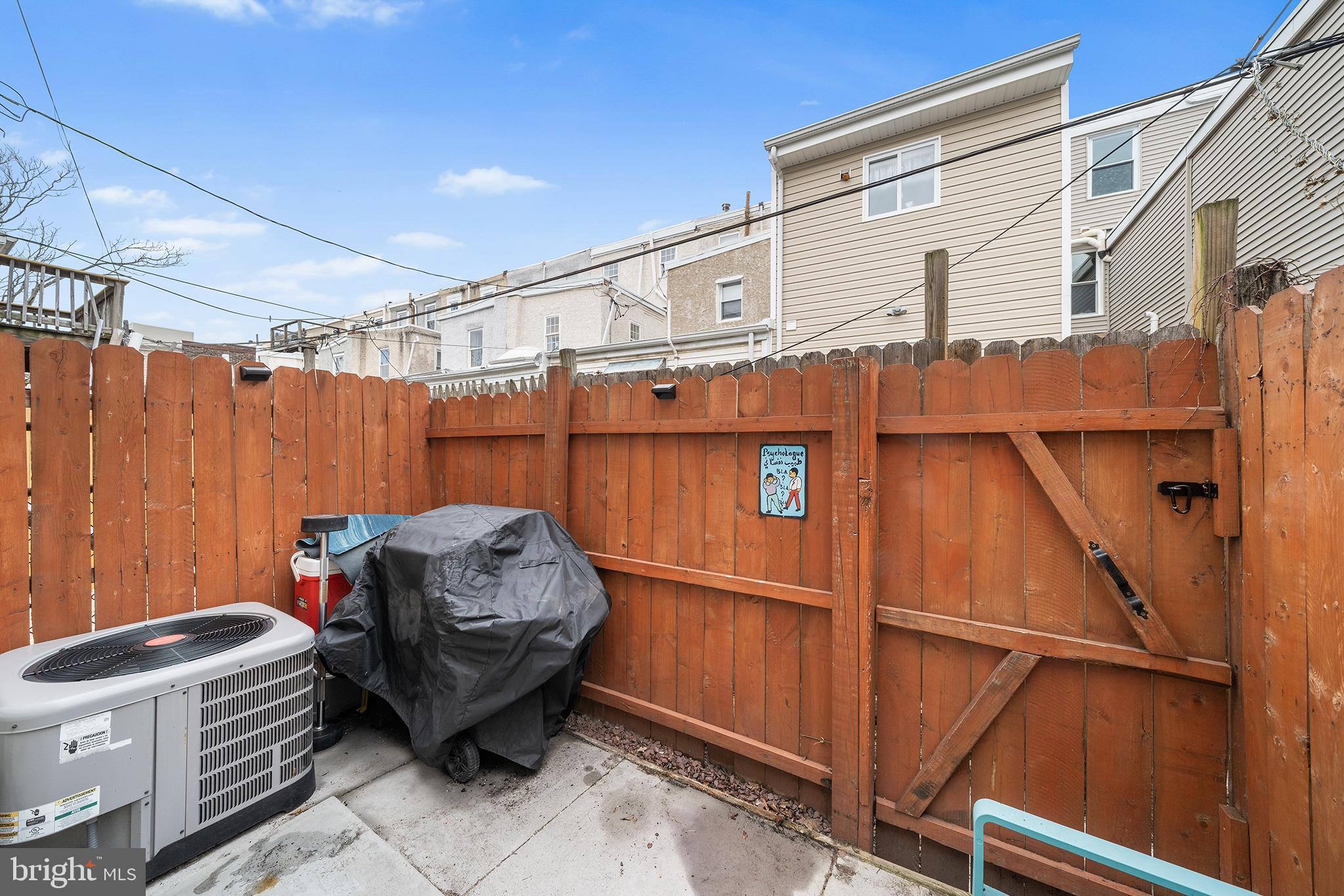 1567 E HEWSON STREET