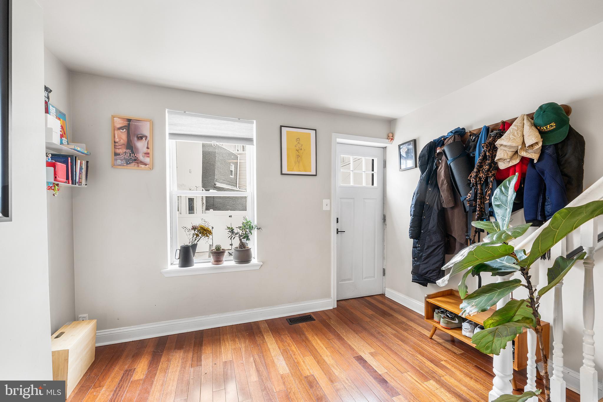 1567 E HEWSON STREET