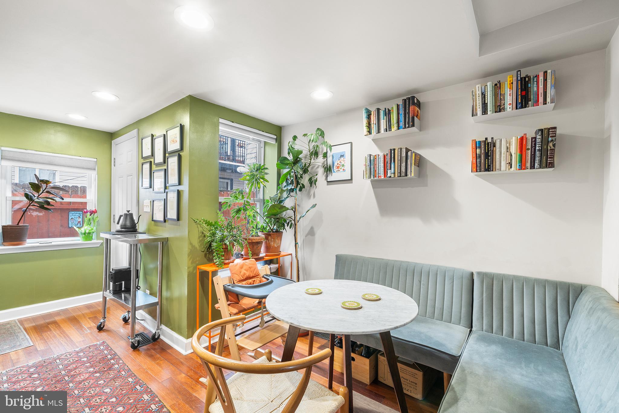 1567 E HEWSON STREET