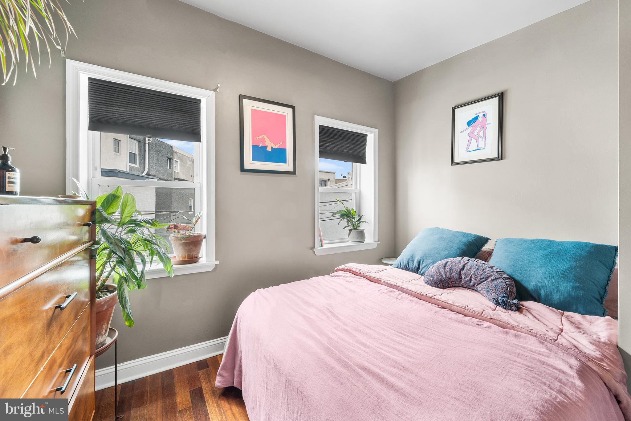 1567 E HEWSON STREET