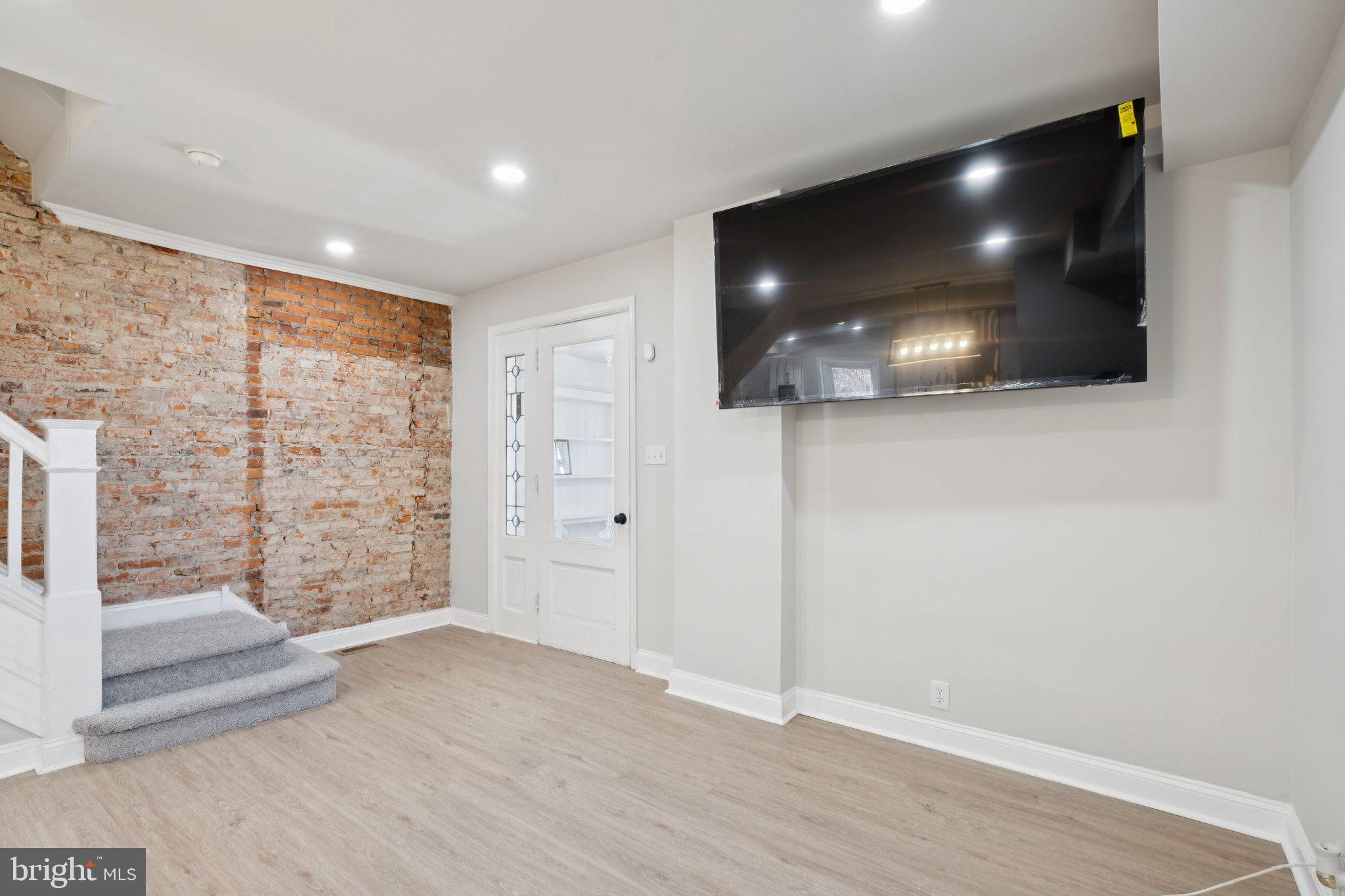 6508 SAYBROOK AVENUE