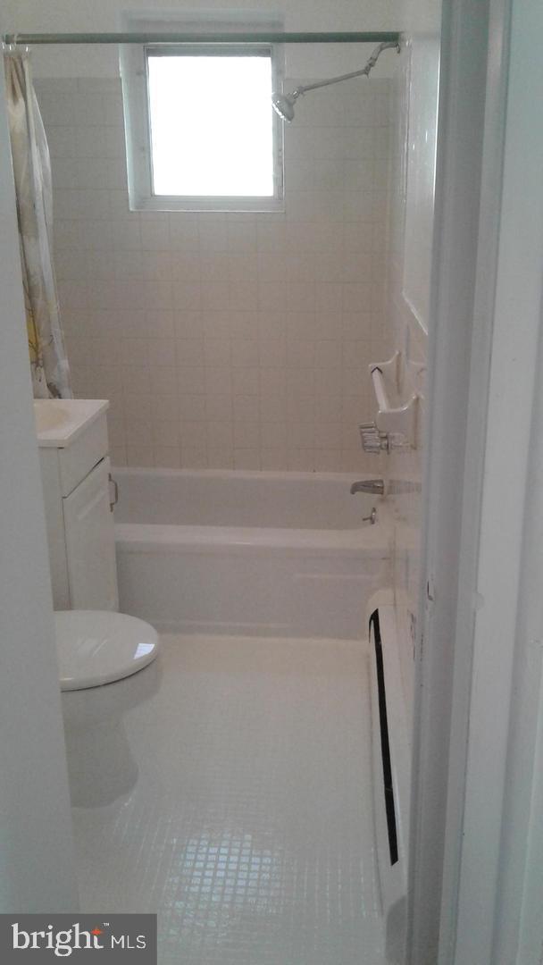 923 SPRUCE STREET 2R