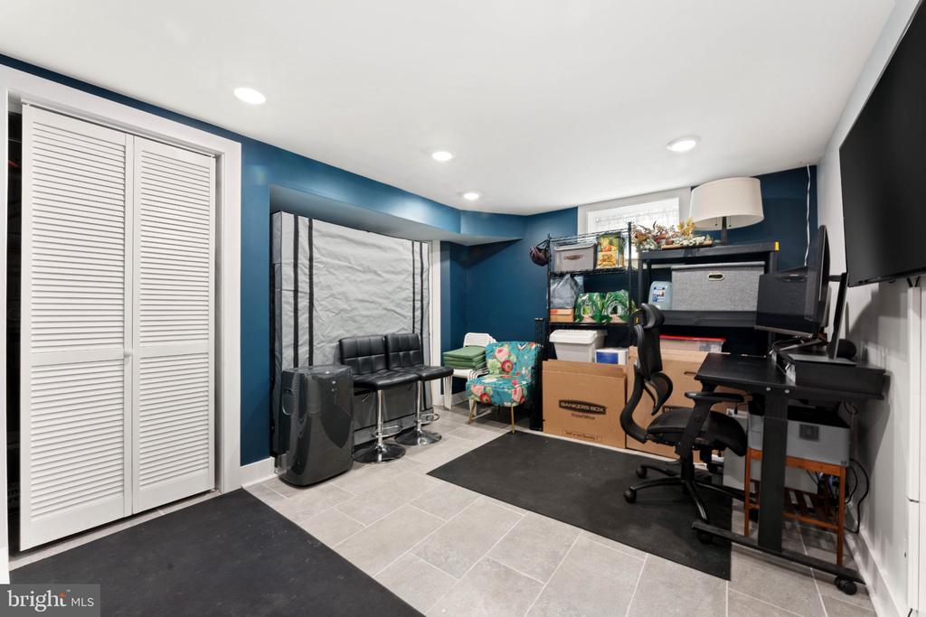 132 SHURS LANE