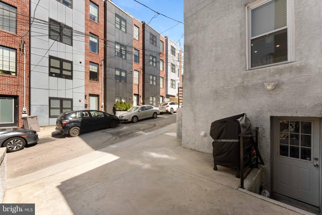 132 SHURS LANE