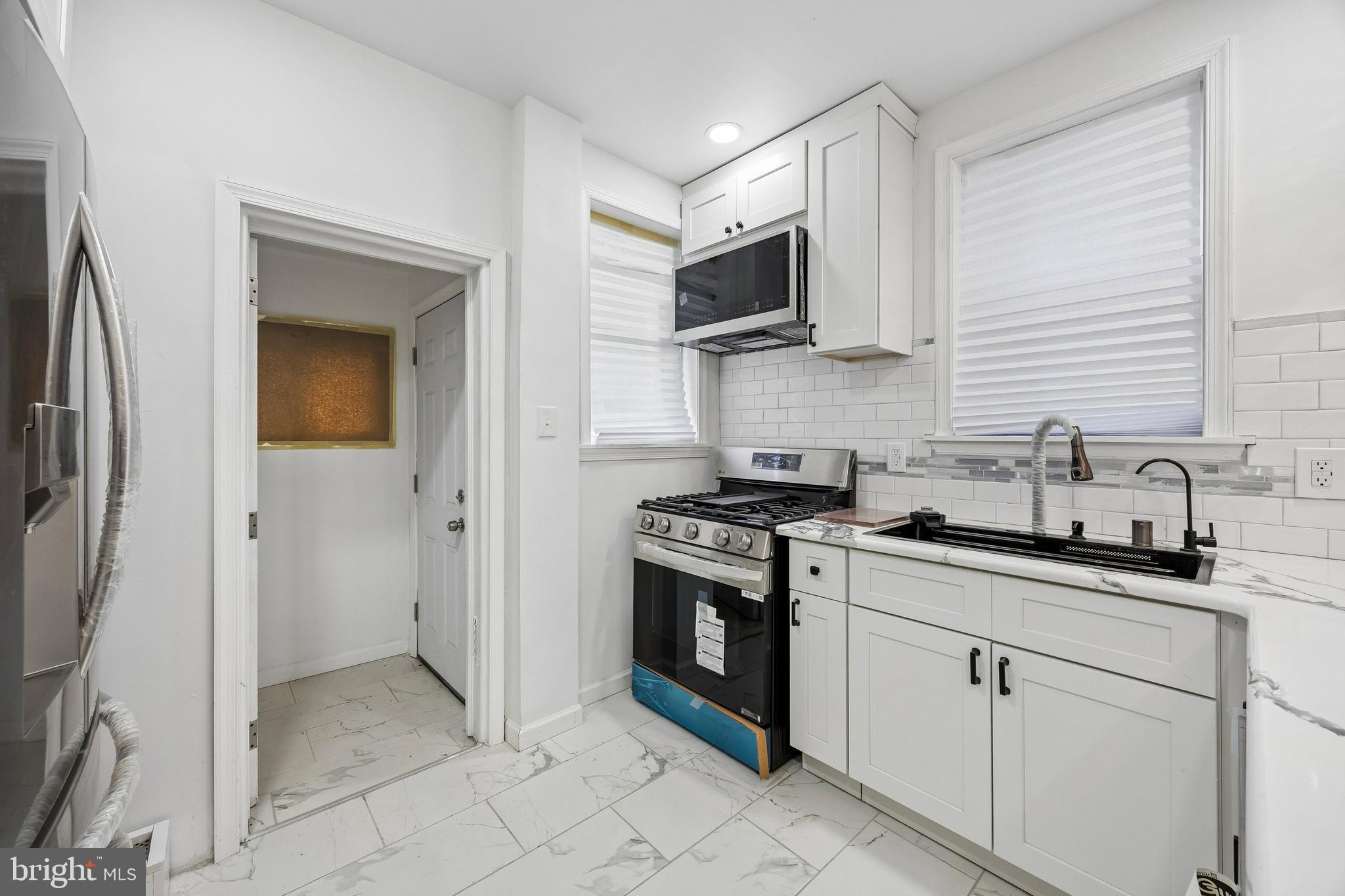 5648 BROOMALL STREET 00