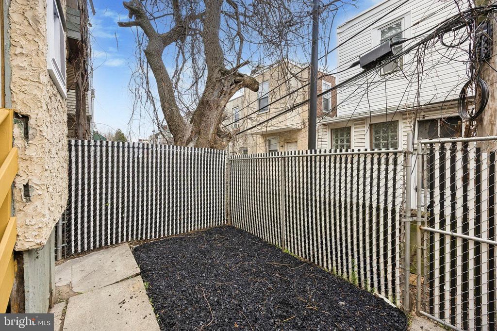 5648 BROOMALL STREET 00