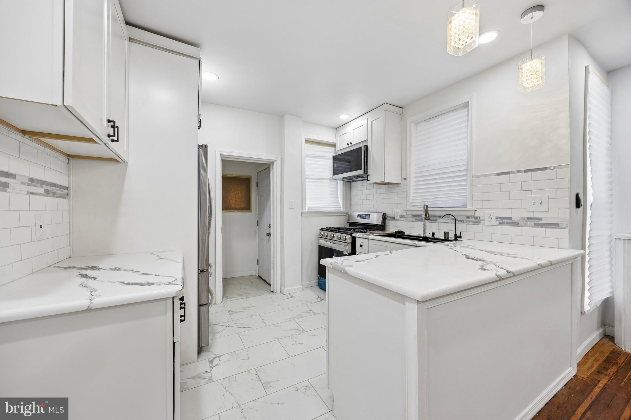 5648 BROOMALL STREET 00