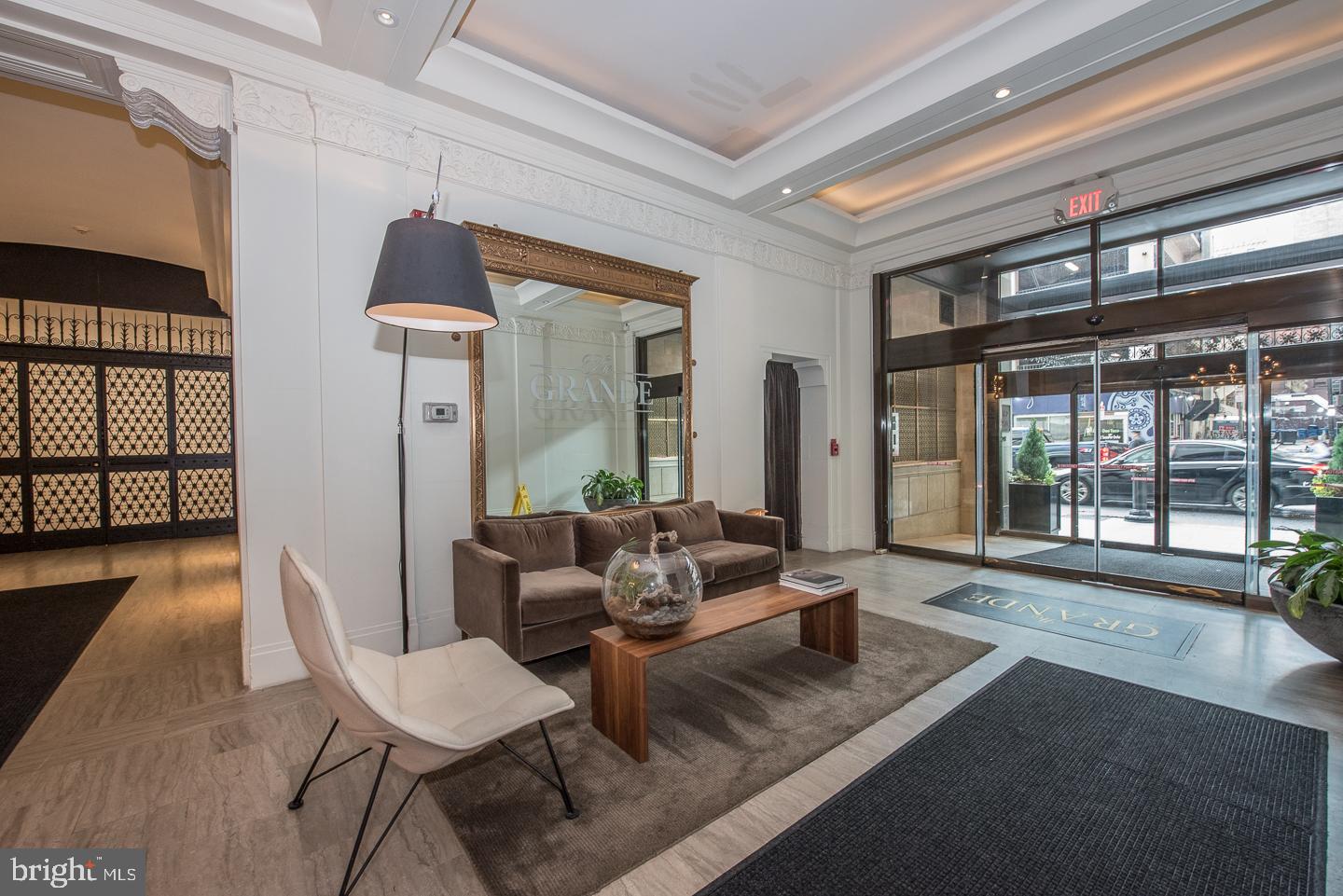 111 S 15TH STREET 2001