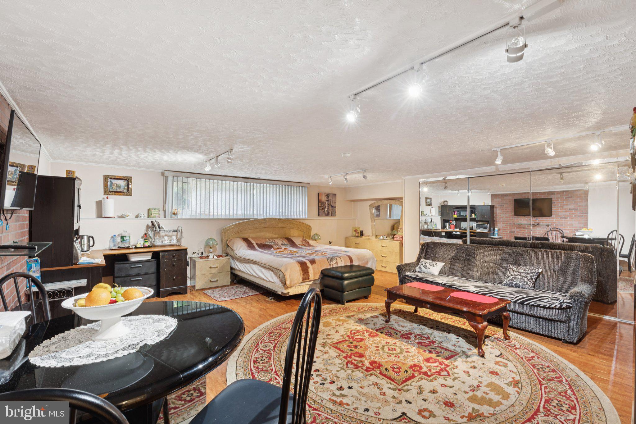 1928 KENTWOOD STREET