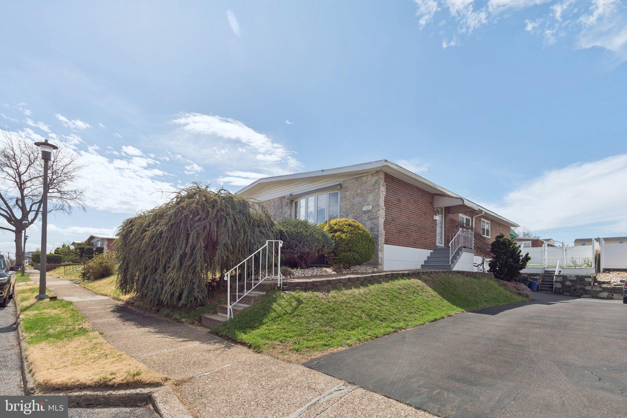 1928 KENTWOOD STREET