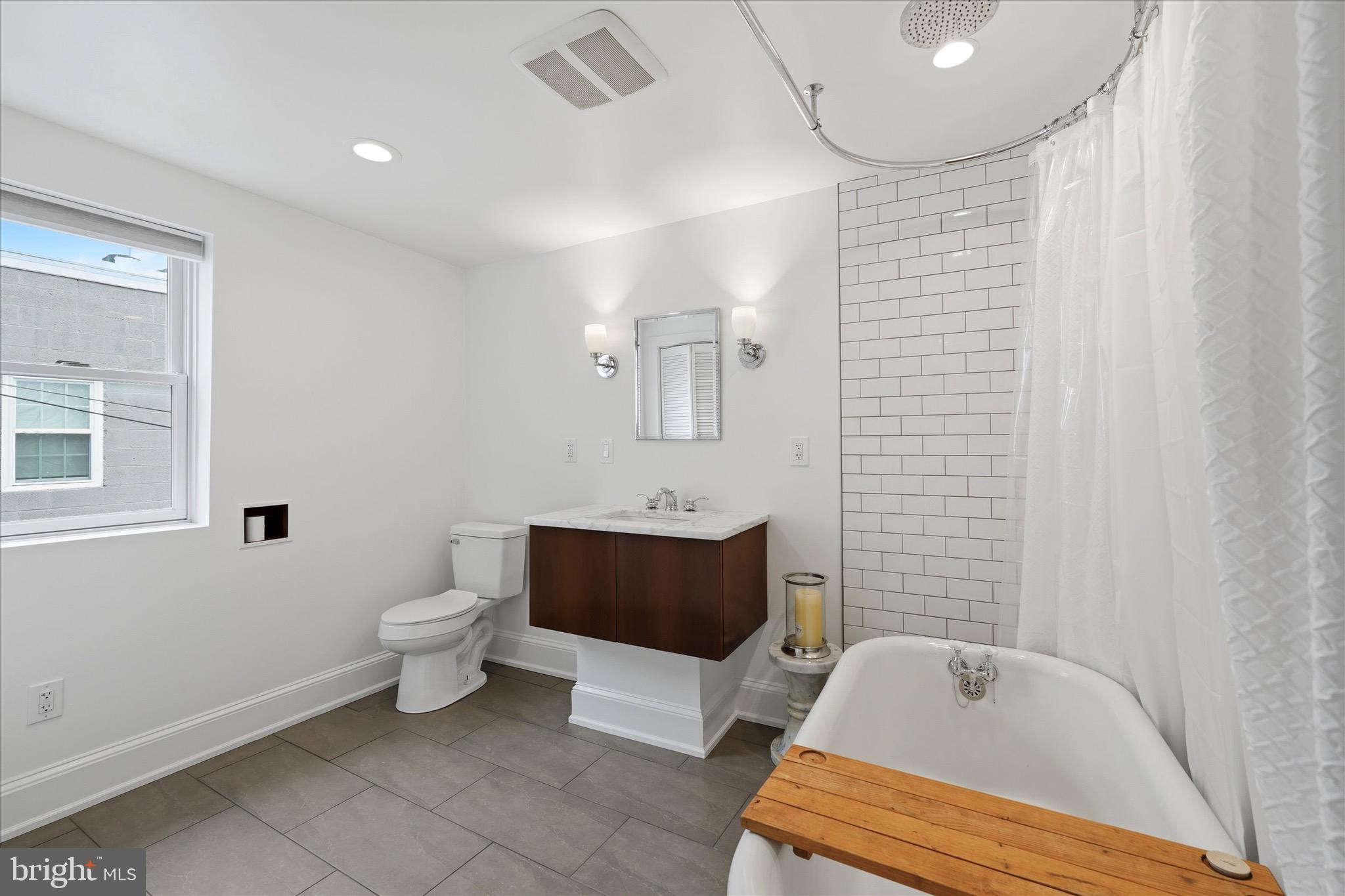 330 E THOMPSON STREET