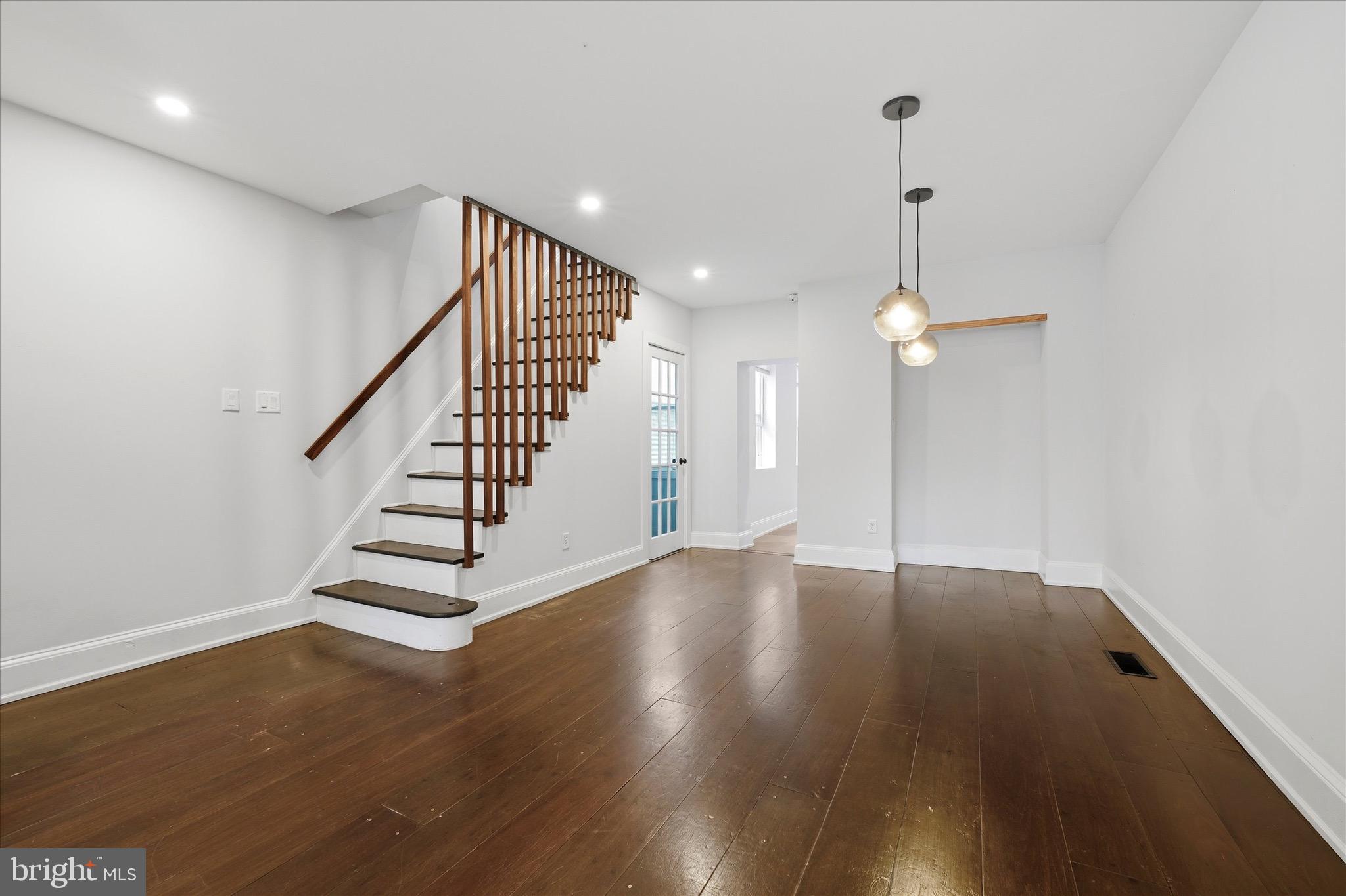 330 E THOMPSON STREET