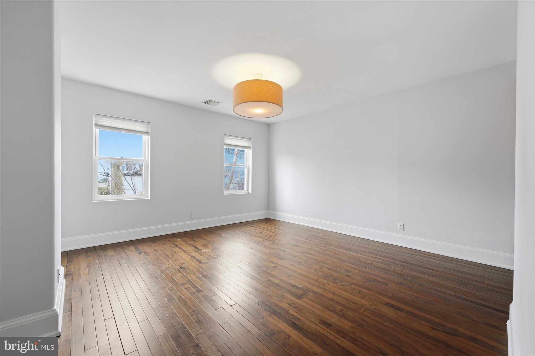 330 E THOMPSON STREET