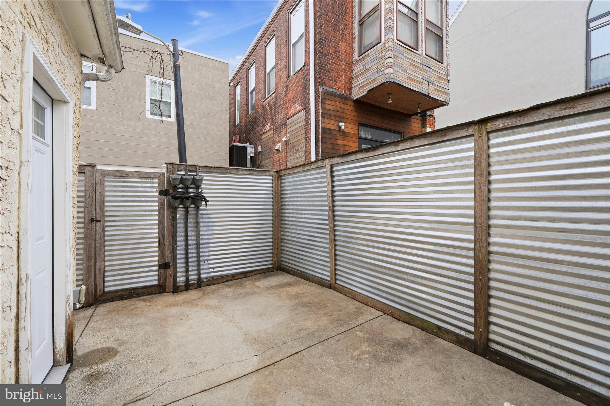 330 E THOMPSON STREET