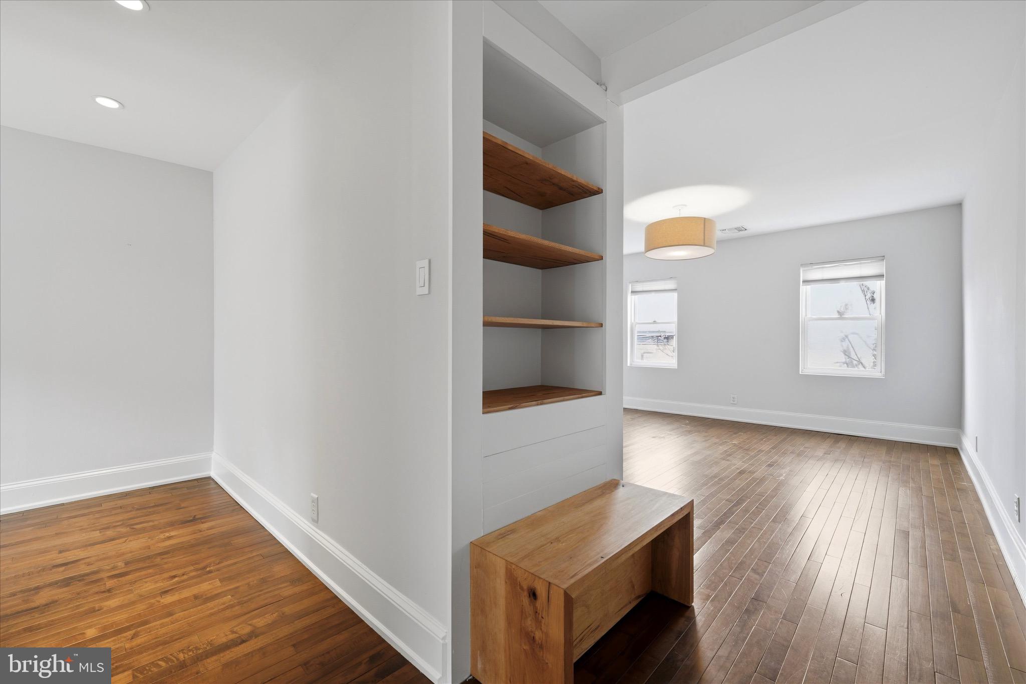 330 E THOMPSON STREET