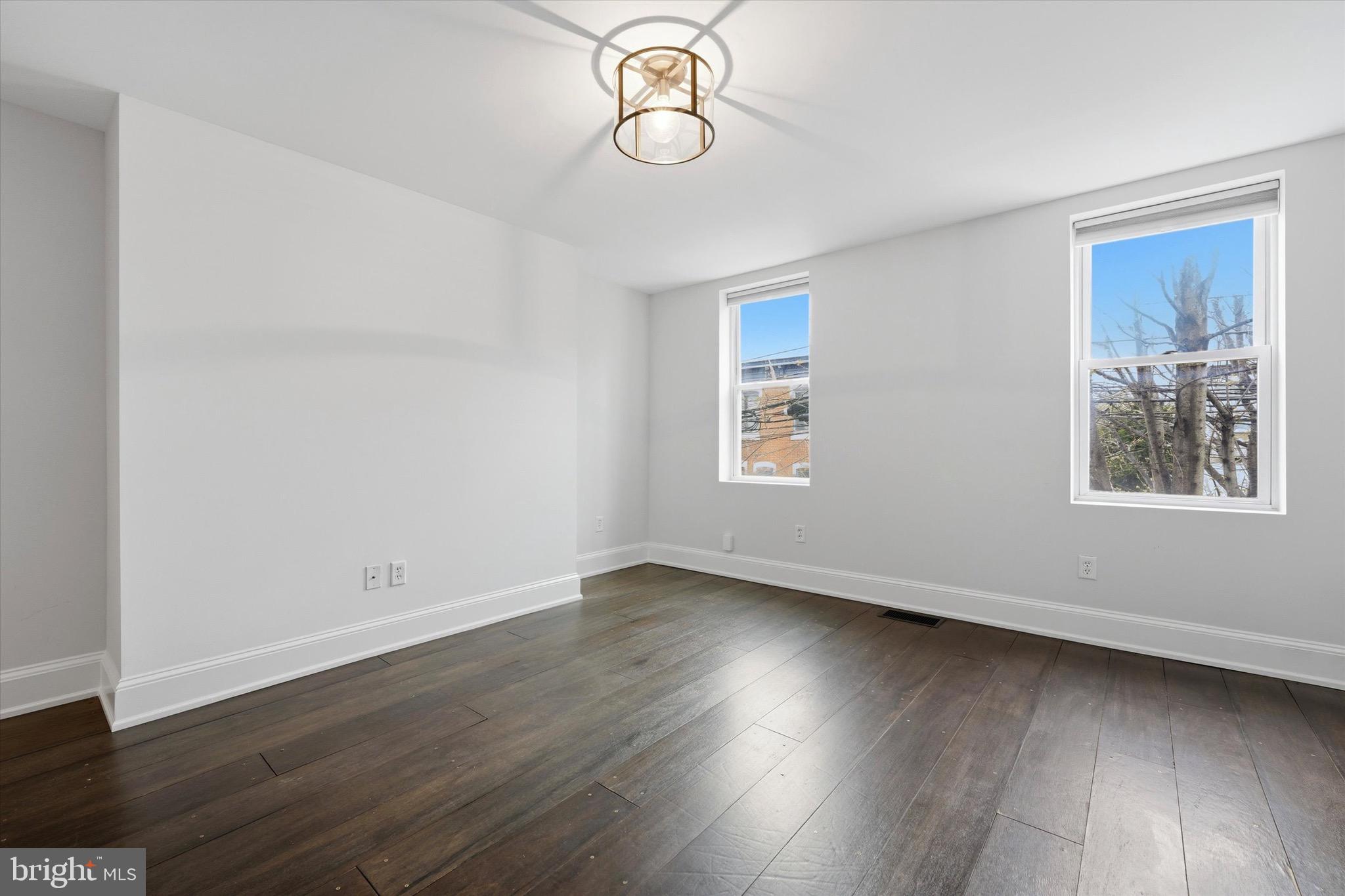 330 E THOMPSON STREET