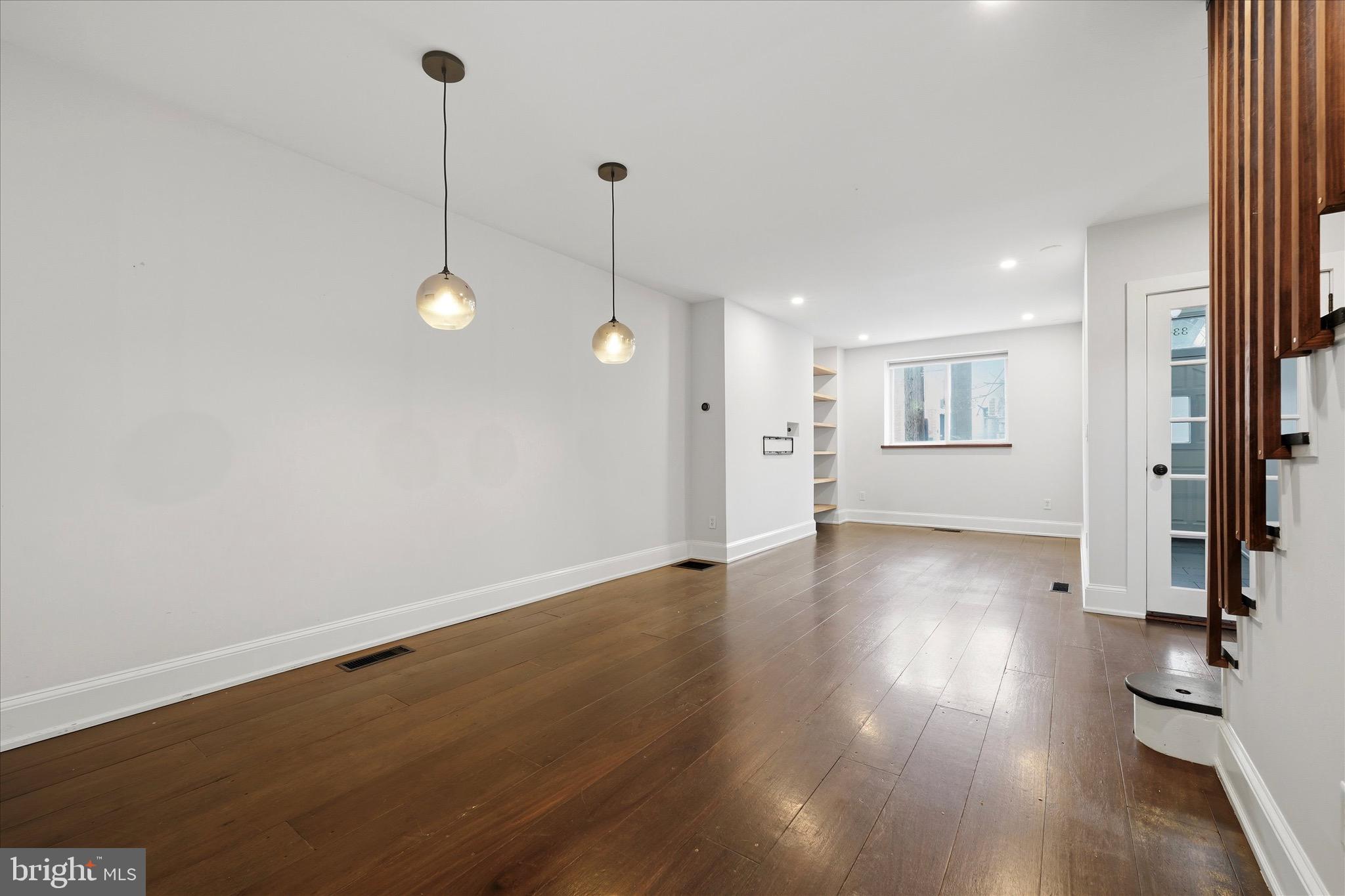 330 E THOMPSON STREET