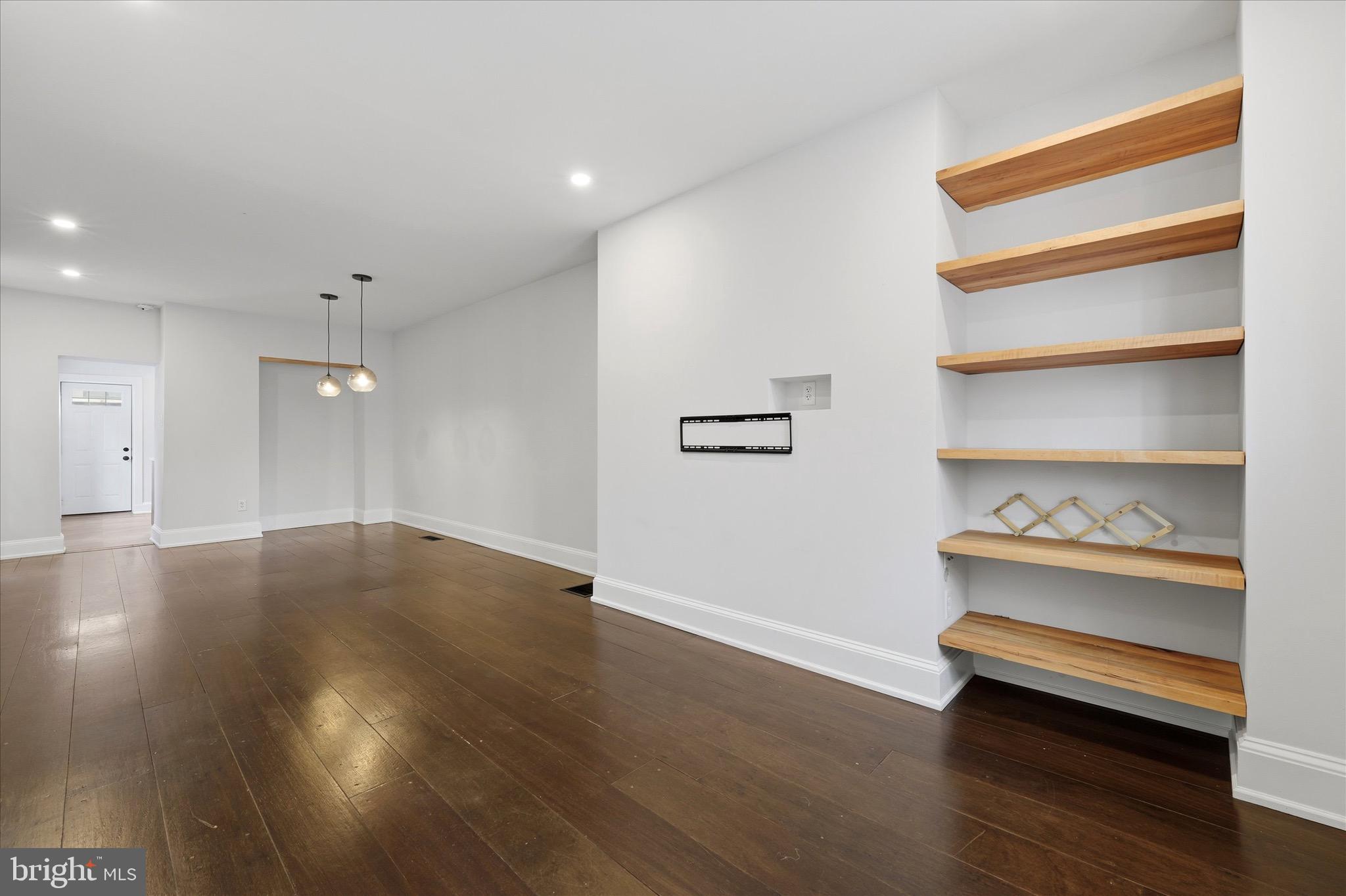 330 E THOMPSON STREET