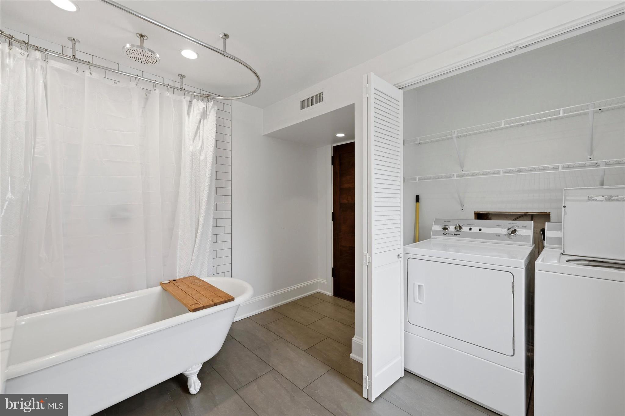 330 E THOMPSON STREET