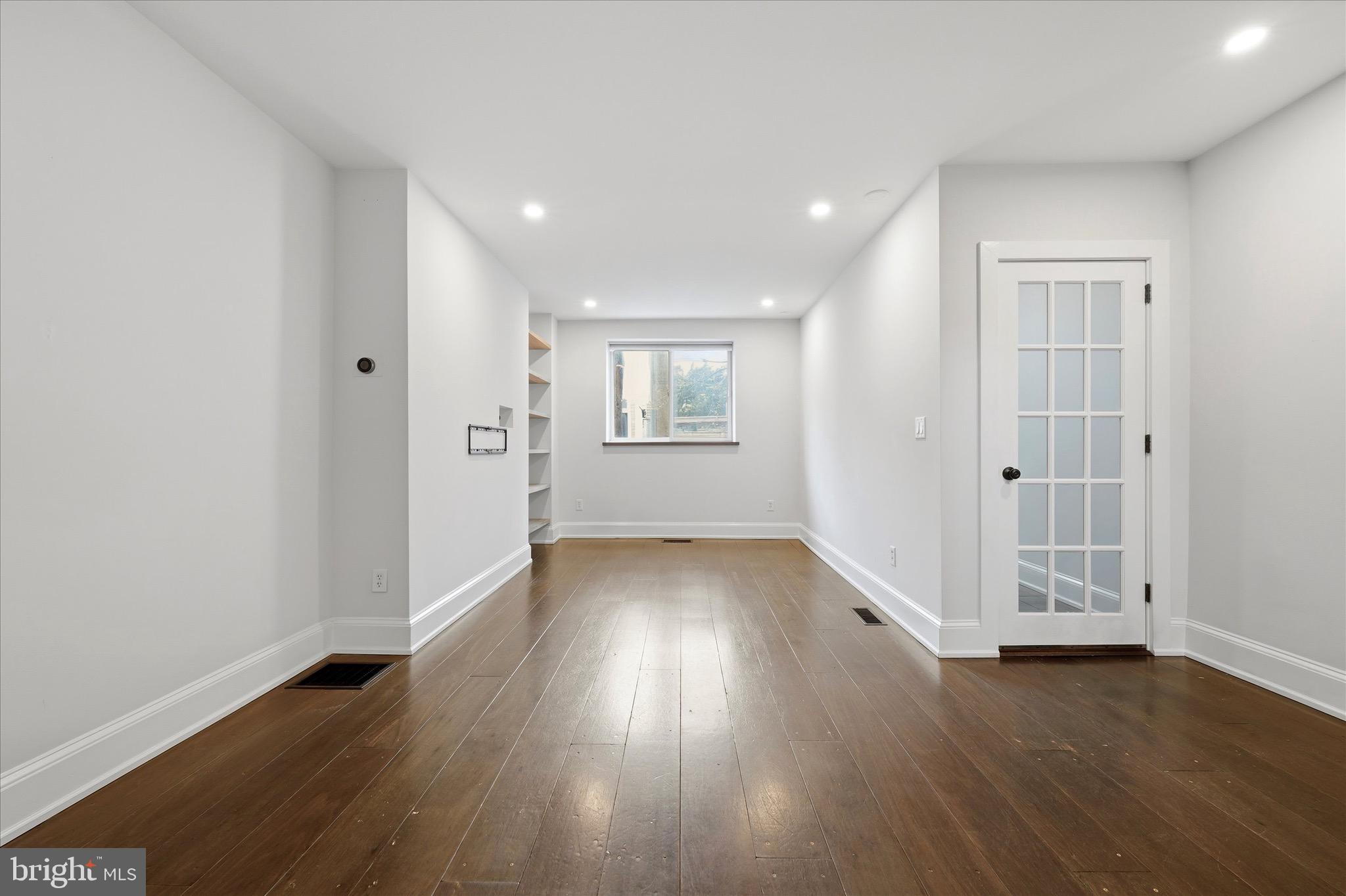 330 E THOMPSON STREET